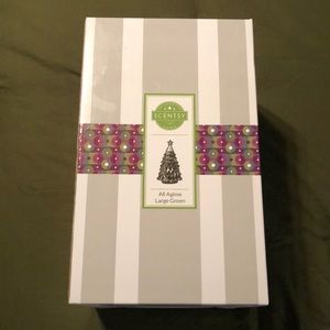 Brand new in sealed box!  SCENTSY All Aglow Large Green Christmas Tree Warmer